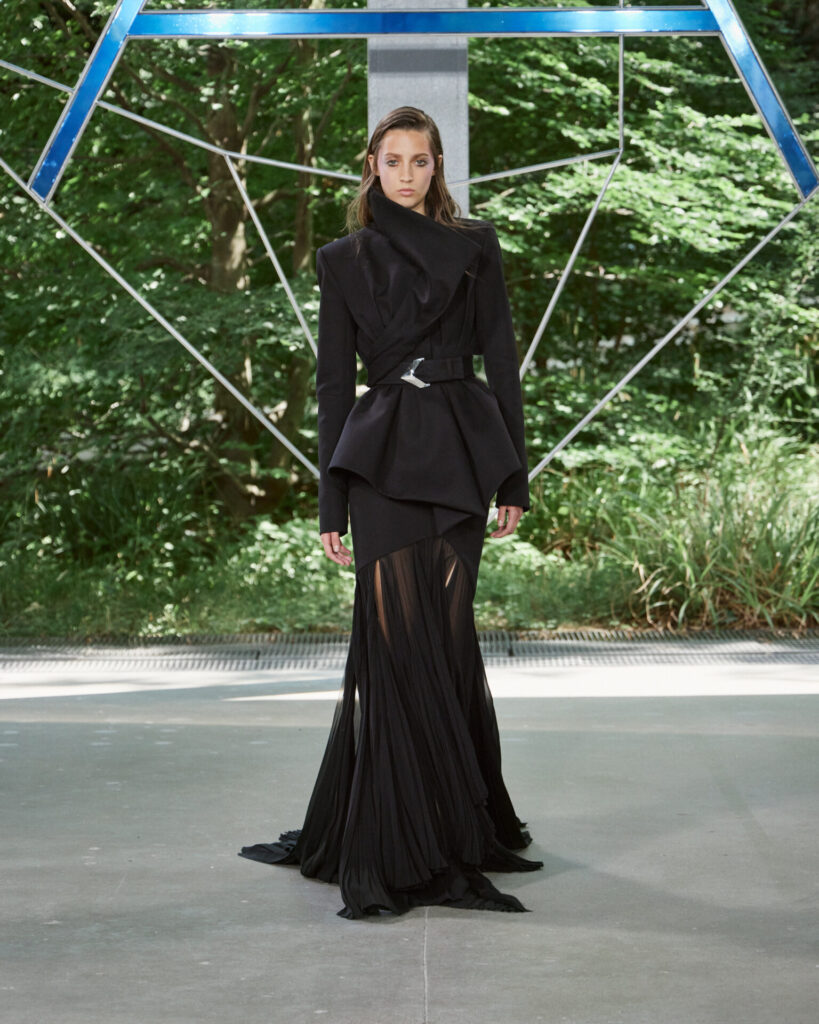 Ardazaei_fw25_runway_IG_look01 - 24Fashion TV - fashion and runway Magazine and Television
