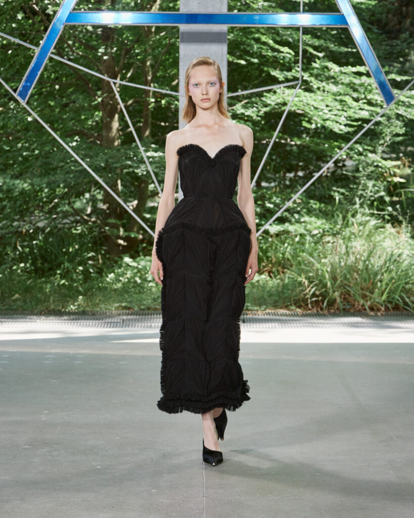 Ardazaei_fw25_runway_IG_look02 - 24Fashion TV - fashion and runway Magazine and Television