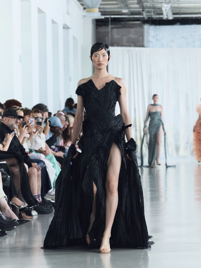 LEVER COUTURE_LOOK16_NURI - 24Fashion TV - fashion and runway Magazine and Television