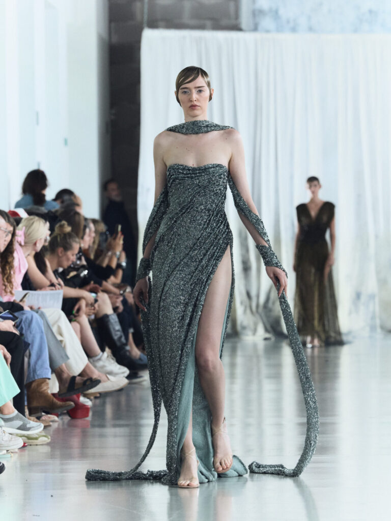 LEVER COUTURE_LOOK17_AGATA - 24Fashion TV - fashion and runway Magazine and Television