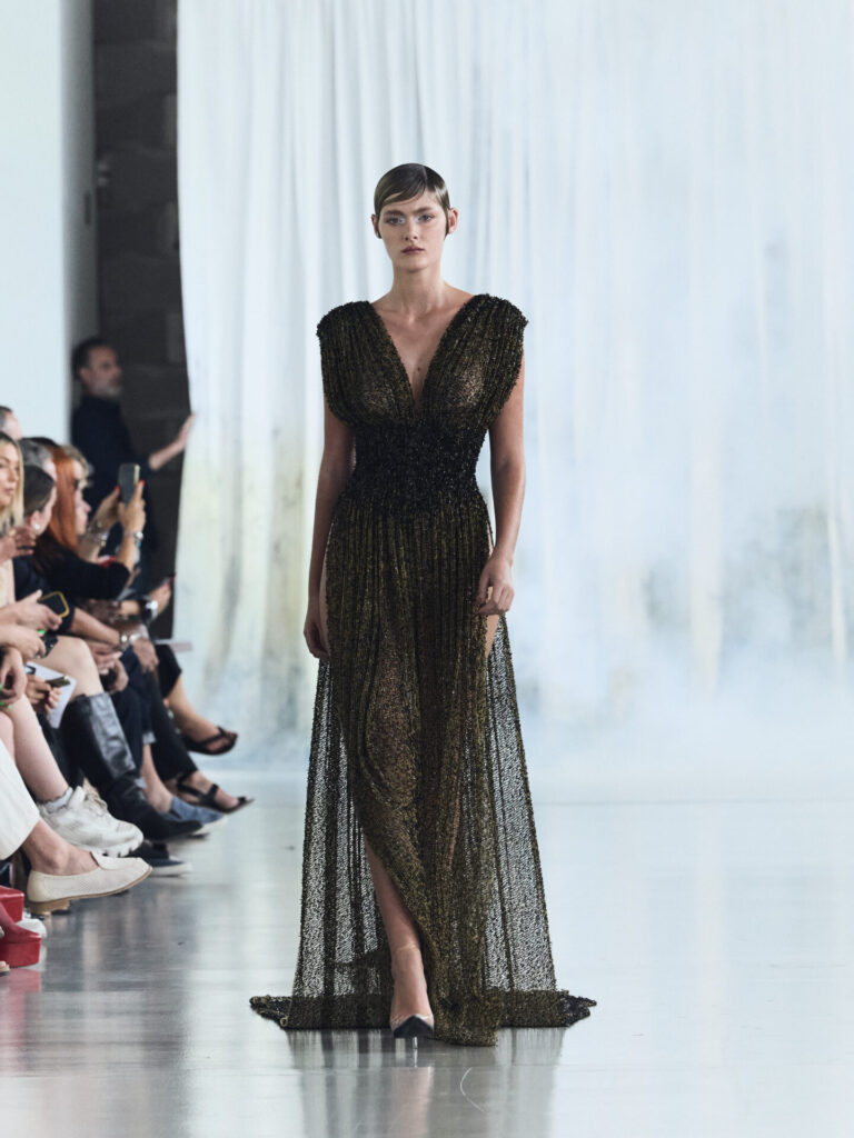 LEVER COUTURE_LOOK18_CARA - 24Fashion TV - fashion and runway Magazine and Television