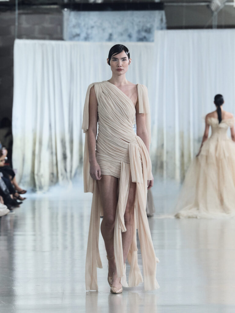 LEVER COUTURE_LOOK3_ELENA - 24Fashion TV - fashion and runway Magazine and Television
